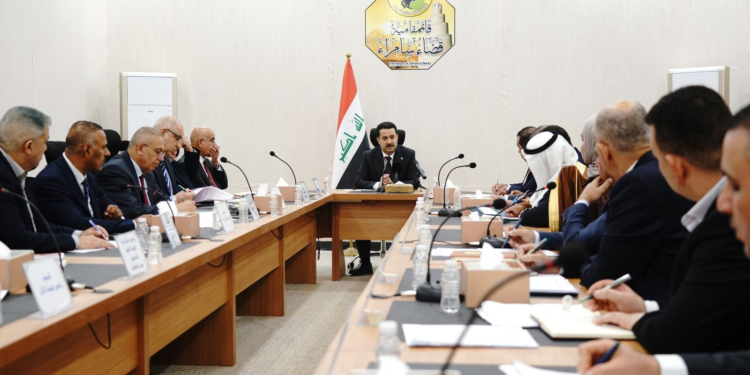 السوداني يجتمــع بمسؤولي الدوائر الخدمية والقطّاعية لقضاء سامراء