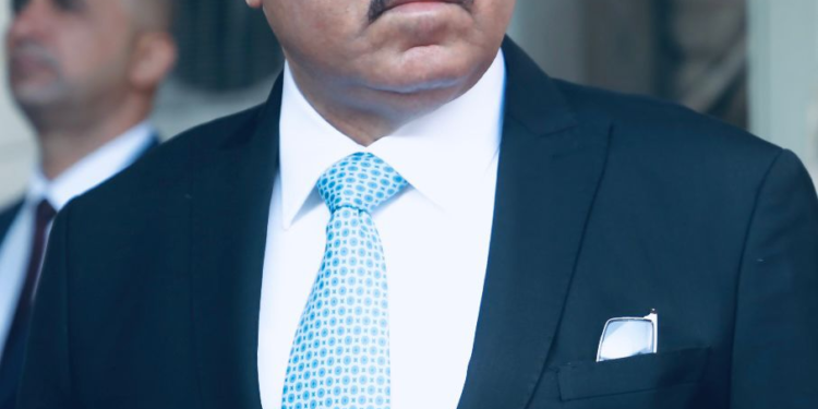 وزير الداخلية يزور مديرية الأحوال المدنية والجوازات والإقامة