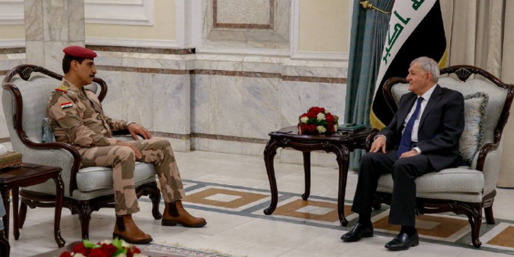 رئيس الجمهورية يستقبل رئيس اركان الجيش