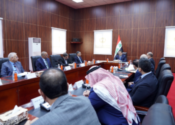السوداني يجتمع بمسؤولين في البصرة ويطلع على الاستعداد لخليجي 25