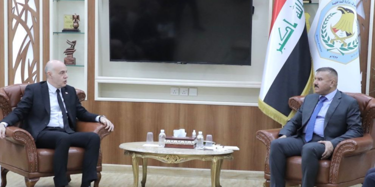 وزير الداخلية يلتقي سفراء تركيا وأسبانيا والباكستان