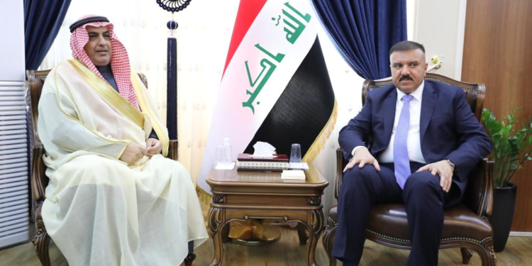 وزير الداخلية يلتقي السفير السعودي لدى العراق