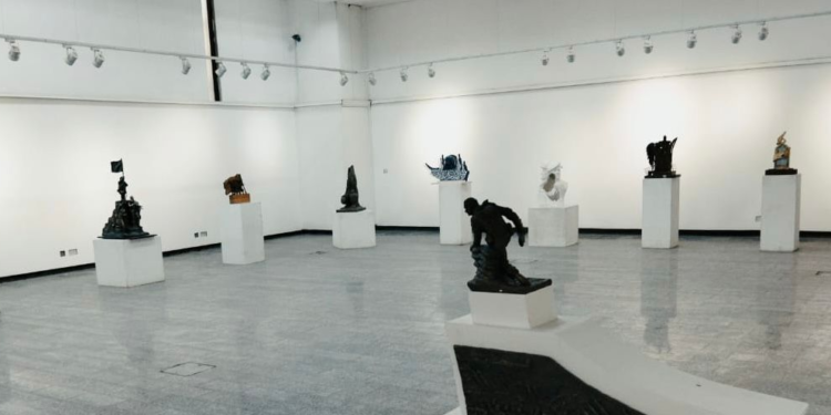 برعاية وزارة الثقافة والسياحة والاثار انطلاق معرض ومسابقة جائزة الأشتر للنحت في دورتها الأولى