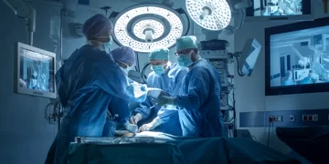 نجاح في أول عملية “نقل رئة” من متبرعين أحياء بالعالم العربي