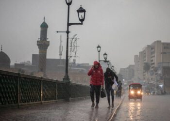 صور..الضباب يغطي سماء وشوارع مدن عراقية