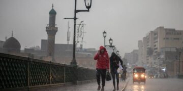 صور..الضباب يغطي سماء وشوارع مدن عراقية