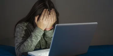 مراهقة تتعرض للتنمر والجاني يفاجـــئ السلطات التي “احتارت بالجريمة”