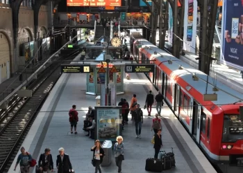 قطارات ألمانيا تقدم الأكل في أوانٍ خزفية لعملائها للحد من النفايات