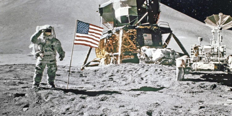 علماء ناسا يتمكنون من زراعة النباتات في تربة القمر