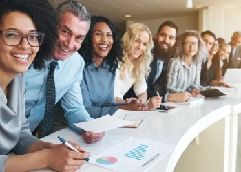 شركات أمريكية تتنــــافس لـــجذب الموظفين