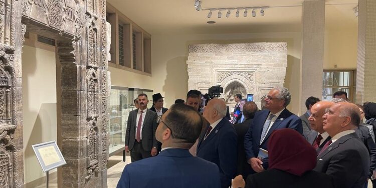 وفـــود وزارية من عدة دول تزور المتحف الوطني العراقي