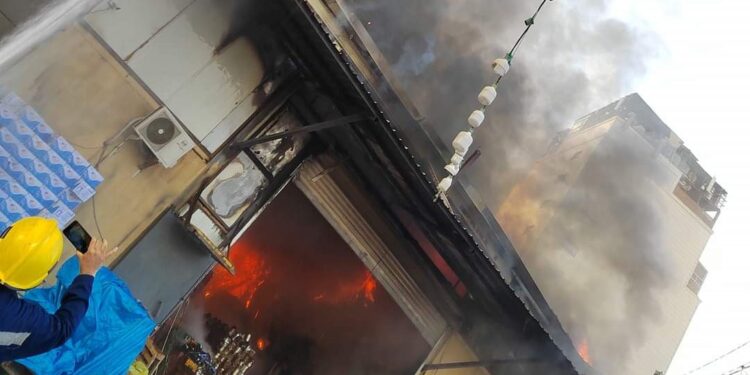 بالفيديو .. اندلاع حريق كبير في كربلاء