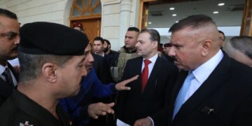 وزير الداخلية يوجه بعدم التردد في تطبيق القانون وتنفيذه