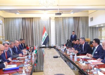 وزير النفط يبحث مع الوفد الاردني العمل على تفعيـــــل (مذكرات التفاهم بين البلدين)