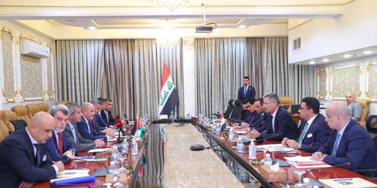 وزير النفط يبحث مع الوفد الاردني العمل على تفعيـــــل (مذكرات التفاهم بين البلدين)