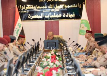 وزير الدفاع يعقد اجتماع  في قيادة عمليات البصرة لمناقشة “خطط خليجي 25”