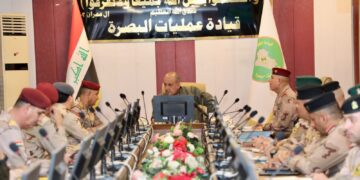 وزير الدفاع يعقد اجتماع  في قيادة عمليات البصرة لمناقشة “خطط خليجي 25”