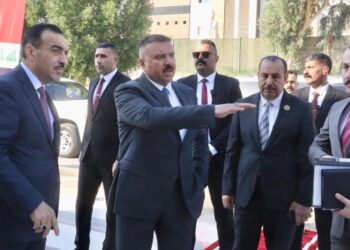 وزير الداخلية يوجه بــ(تشكيل خلية استخبارية لتسلم الملف الأمني) في 3 محافظات