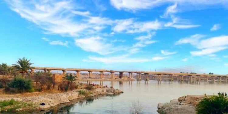 إدارة الأنبار تطالب وزارة الإعمار بإدراج جسر راوة في خطتها الاستثمارية