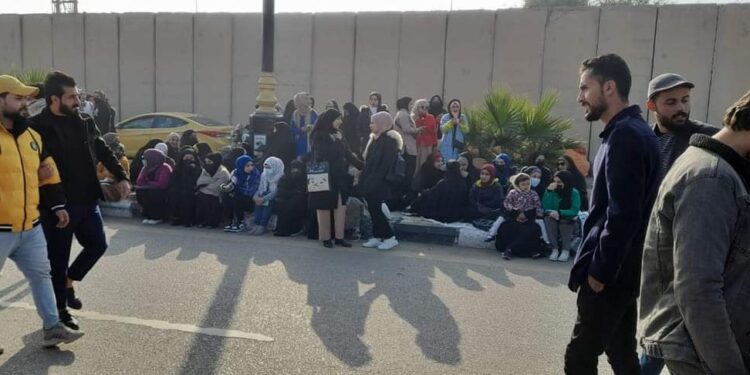 تجدد تظاهرات الخريجين أمام ديوان محافظة ذي قار