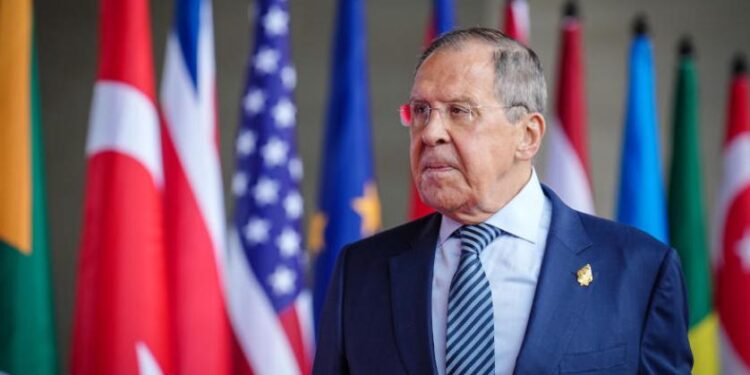 لافروف يحذر من (انزلاق خطر) بعد تهديدات أميركية بـ(قطع رأس الكرملين)