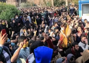 ترجيح لسيناريو حدوث “انهيـــار اجتماعي” في إيران بقوة