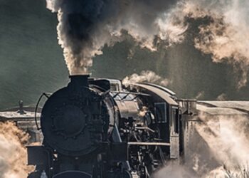 بالفيديو.. بدء تشغيل القاطرات البخارية في أوكرانيا بعد تدمير روسيا لقطاع الكهرباء في أوكرانيا