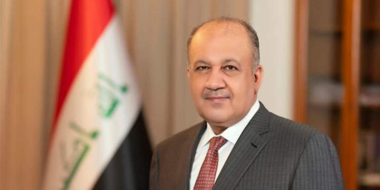 التأكيد من وزير الدفاع على تطبيـــق “نظام البديل” في قواطع العمليات ووحدات المقر العام