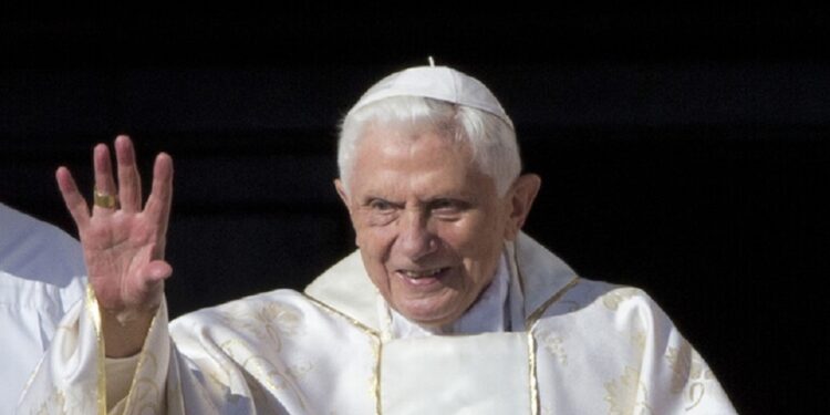 وفاة بابا الفاتيكان السابق (بنديكتوس السادس عشر)