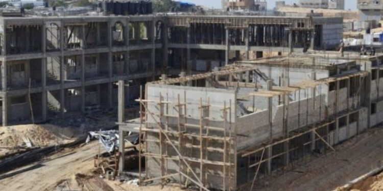 وزير التربية يقيل مسؤولاً عن بناء المدارس في مدينة الصدر ويحيله للتحقيق