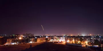 سوريا .. ضربة صاروخية إسرائيلية تستهدف مطار دمشق الدولي وتتسبب في تعطل خدماته مؤقتا
