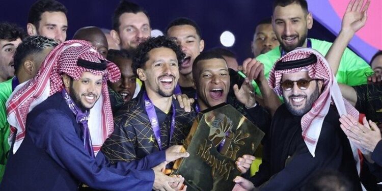 رجل سعودي يحصل على أغلى تذكرة في تاريخ كرة القدم بقيمة 2.7 مليون $