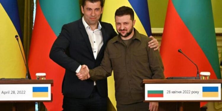 كيف لعبت بلغاريا دوراً حاسماً بإرسال الأسلحة والوقود “سراً” إلى أوكرانيا ؟