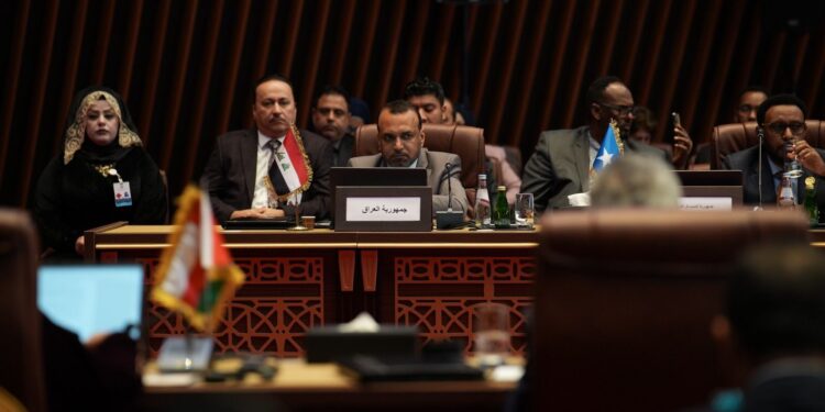 وزير العمل  .. لا نريد أن نورِّث الفقر لأبنائنا