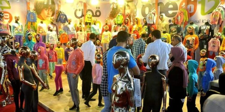 لأول مرة في التأريخ (أمريكا وأوروبا) أكبر مستـــورد للملابس المصرية