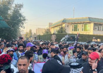 تظاهرة أمام السفارة السويدية في بغداد احتجاجا على حرق القرآن الكريم