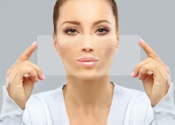 التقشير الكيميائي للجلد.. أنواعه وفوائده وأضراره المحتملة