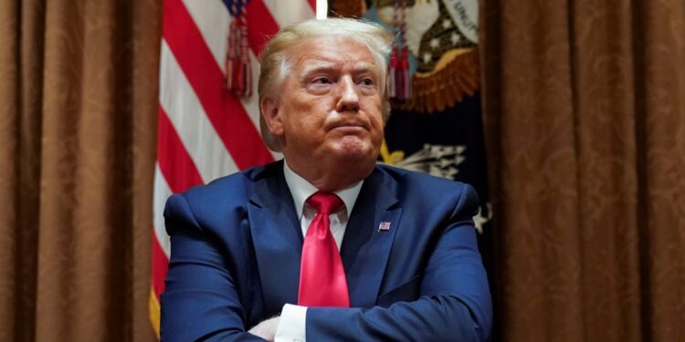 شركة ميــتا تستعد للحسم في “عودة ترامب” إلى فيسبوك بعد حظر دامَ عامين