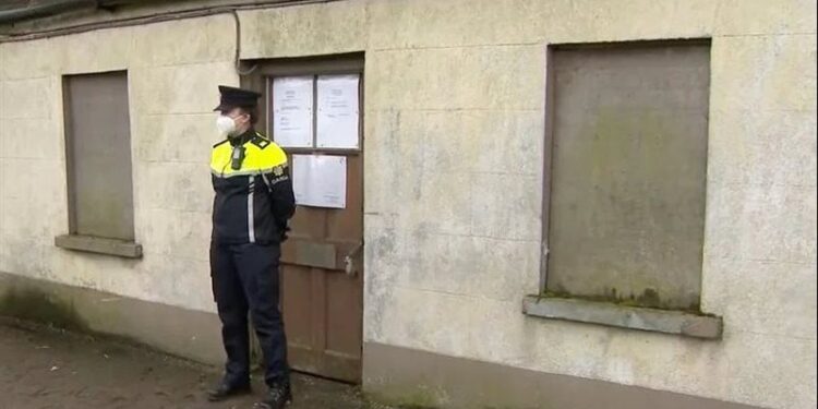 العثور على رفات شخص نائم على سرير منذ 20 عامًا في أيرلندا