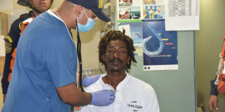 رجل يبقـــى على قيد الحياة بفضل “الكاتشاب”