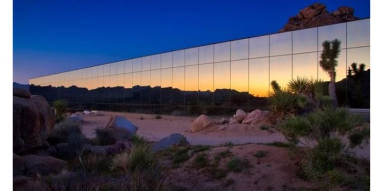 حكاية منزل غير مرئي في كاليفورنيا .. “الوجهة المفضلة للمشاهير”