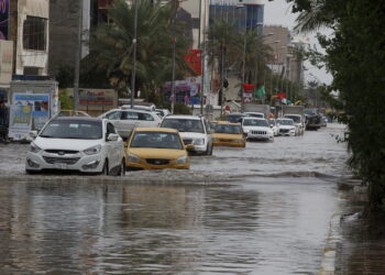 وزير مختص: ما يحدث في المدن العراقية غرق وليس فيضانات
