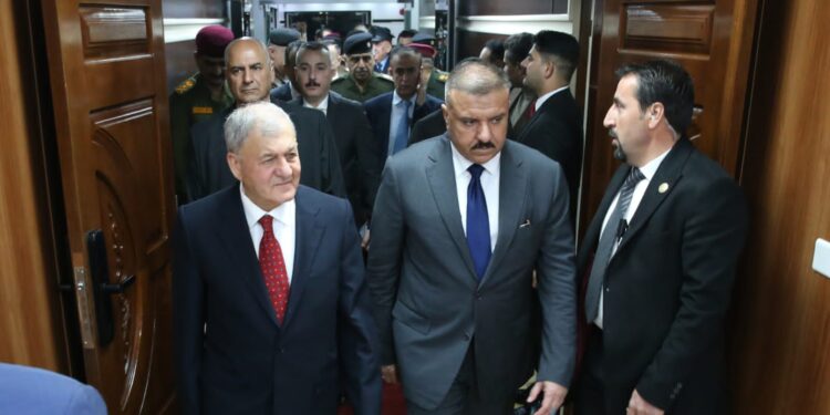 رئيس الجمهورية: التضحيات التي قدمها منتسبو القوات الأمنية ستبقى سجلا حافلا بالبطولة والإيثار