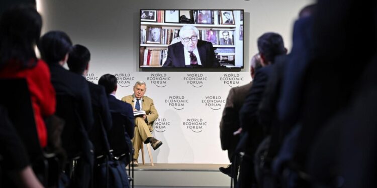 كيسنجر يزور الصين في الربيع لسلام يشمل الجنس البشري