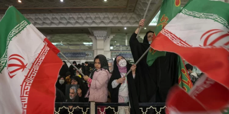 احتجاجات إيران .. اعتقال 3 صحافيات ونقلهن إلى سجن “إوين” بطهران