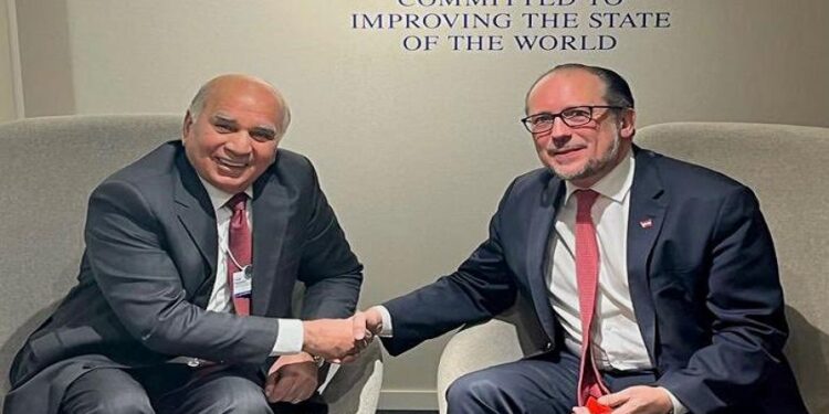 وزير الخارجية يدعو نظيره النمساوي لزيارة بغداد بصحبة رجال أعمال ومستثمرين