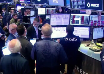 وول ستريت ترتفع بعد بيانات أميركية قوية