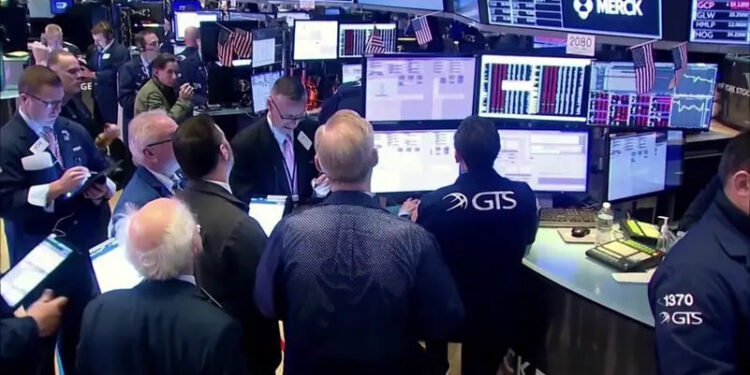 وول ستريت ترتفع بعد بيانات أميركية قوية