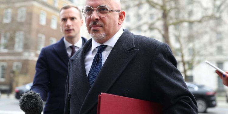 رئيس الوزراء البريطاني يقيل “ناظم الزهاوي” بسبب التهرب الضريبي