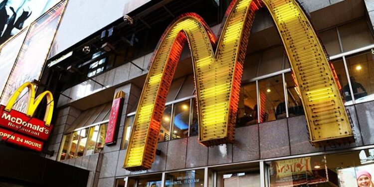 انطلاق نهائي خليجي 25 بين منتخبنا الوطني ونظيره العُماني